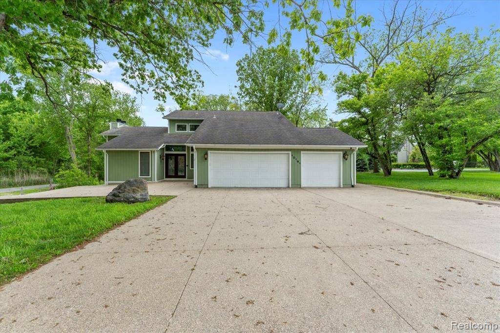 10161 N Loma Circle, Grosse Ile Twp, MI 48138
