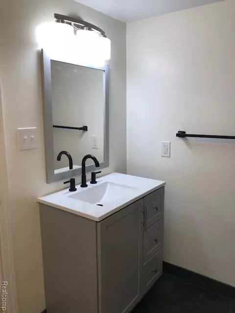 Hazel Park, MI 48030,23424 Hoover Avenue