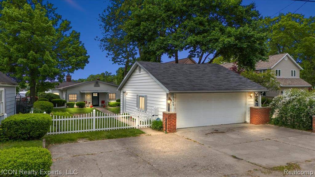 8569 COOLEY BEACH Drive, White Lake Twp, MI 48386