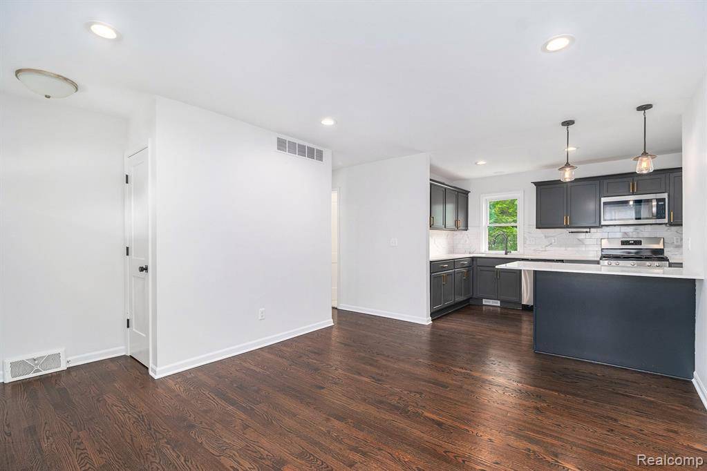 Royal Oak, MI 48067,1508 GARDENIA Avenue