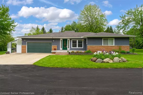60 E Oakwood Road, Oxford Twp, MI 48371