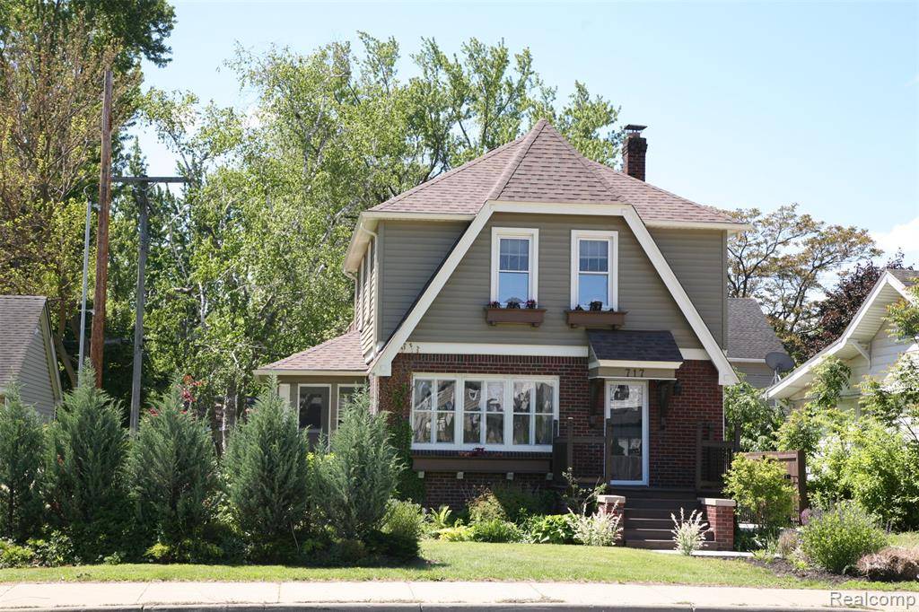 Royal Oak, MI 48073,717 W 12 MILE Road