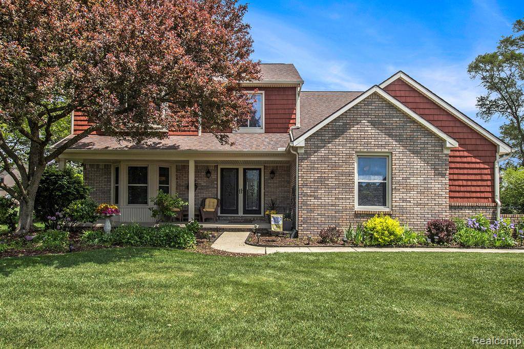 155 Woodridge Court, Oxford Vlg, MI 48371