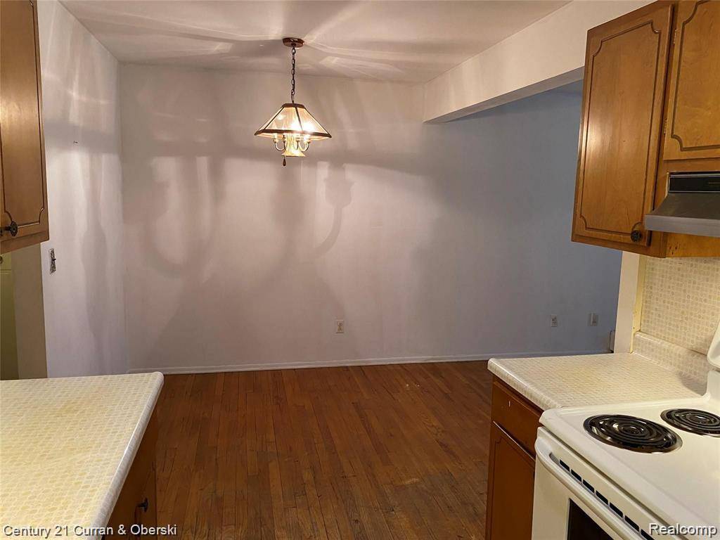 Redford Twp, MI 48239,25301 5 mile road
