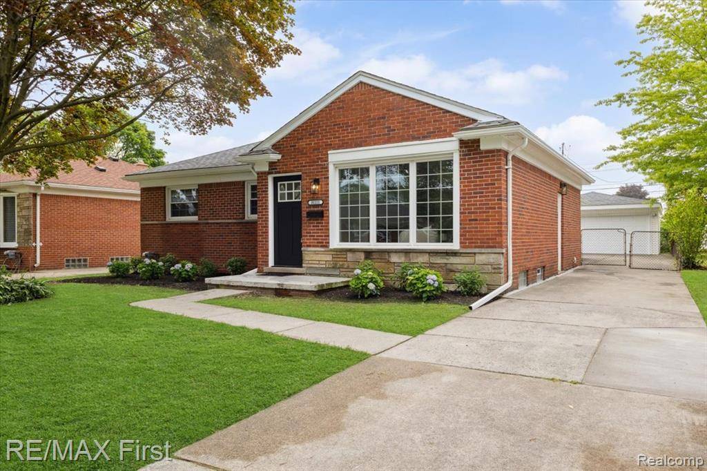 31111 Angeline Court E, St. Clair Shores, MI 48082
