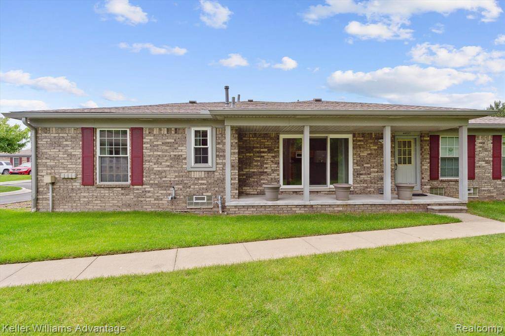 48727 Aberdeen Court,  Utica,  MI 48315