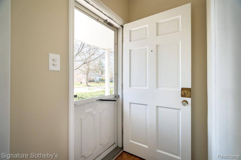 Beverly Hills Vlg, MI 48025,15526 BUCKINGHAM Avenue