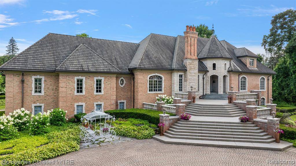 975 Sunningdale Drive, Bloomfield Twp, MI 48302