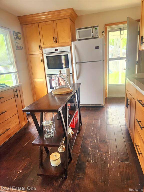 Waterford Twp, MI 48328,1094 Lakeview Street