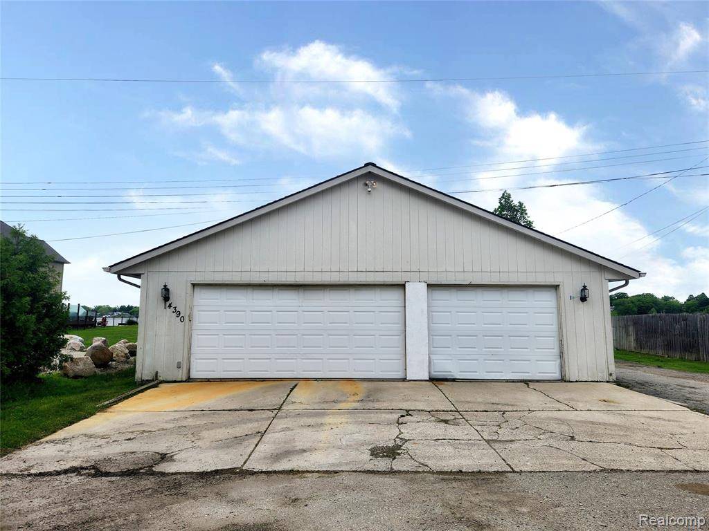 Waterford Twp, MI 48328,4390 Cass Elizabeth Road