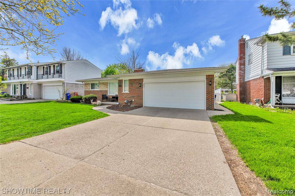 32411 Kelly Road,  Fraser,  MI 48026