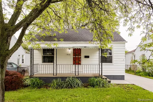 19223 woodside street, Harper Woods, MI 48225