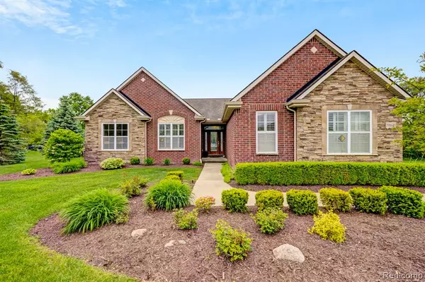 59649 Mallory Lane, South Lyon, MI 48178