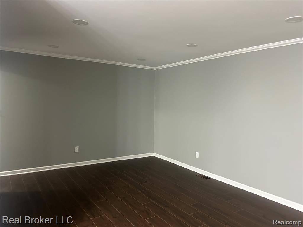 Bloomfield Hills, MI 48304,754 E Fox Hills Drive