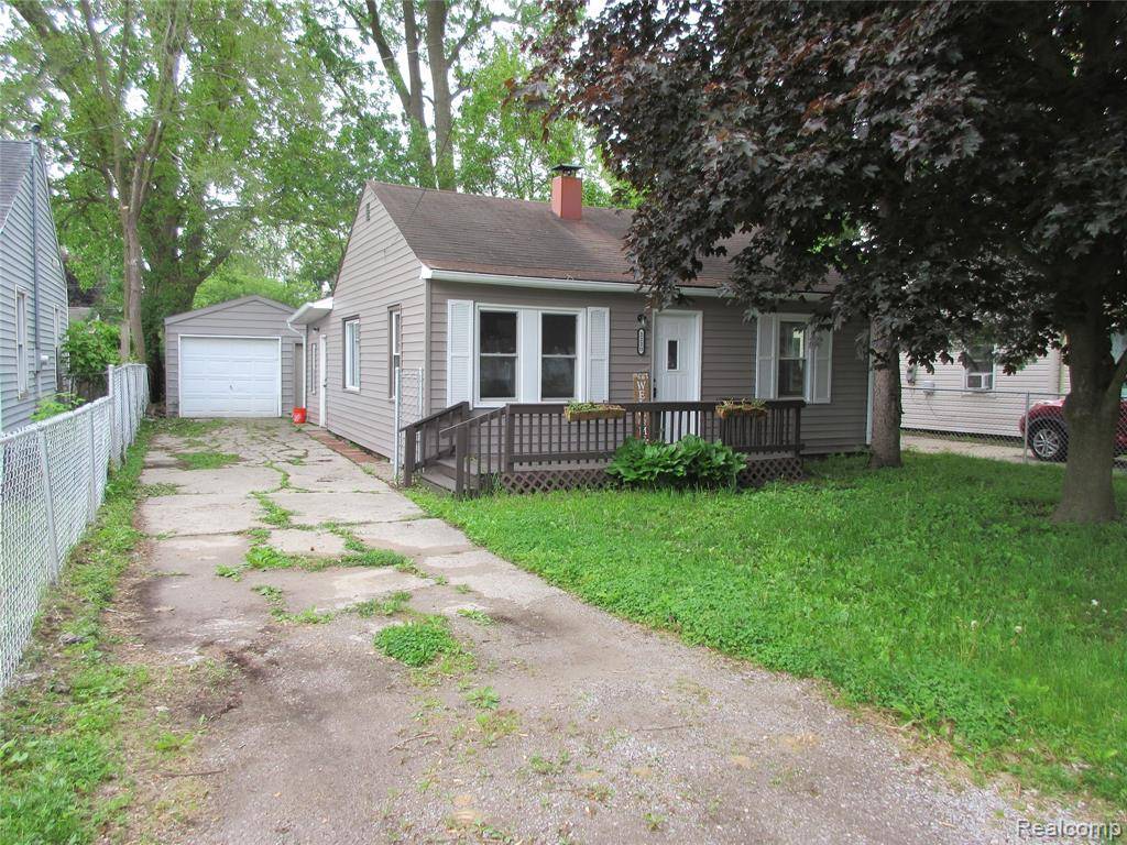 2220 E Bergin Avenue, Burton, MI 48529