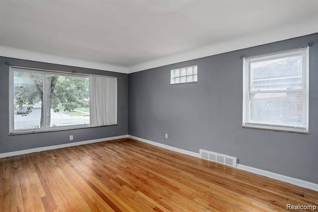 Eastpointe, MI 48021,18680 Rosetta Avenue