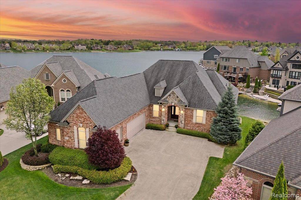 8427 BOULDER SHORES Drive, Green Oak Twp, MI 48178