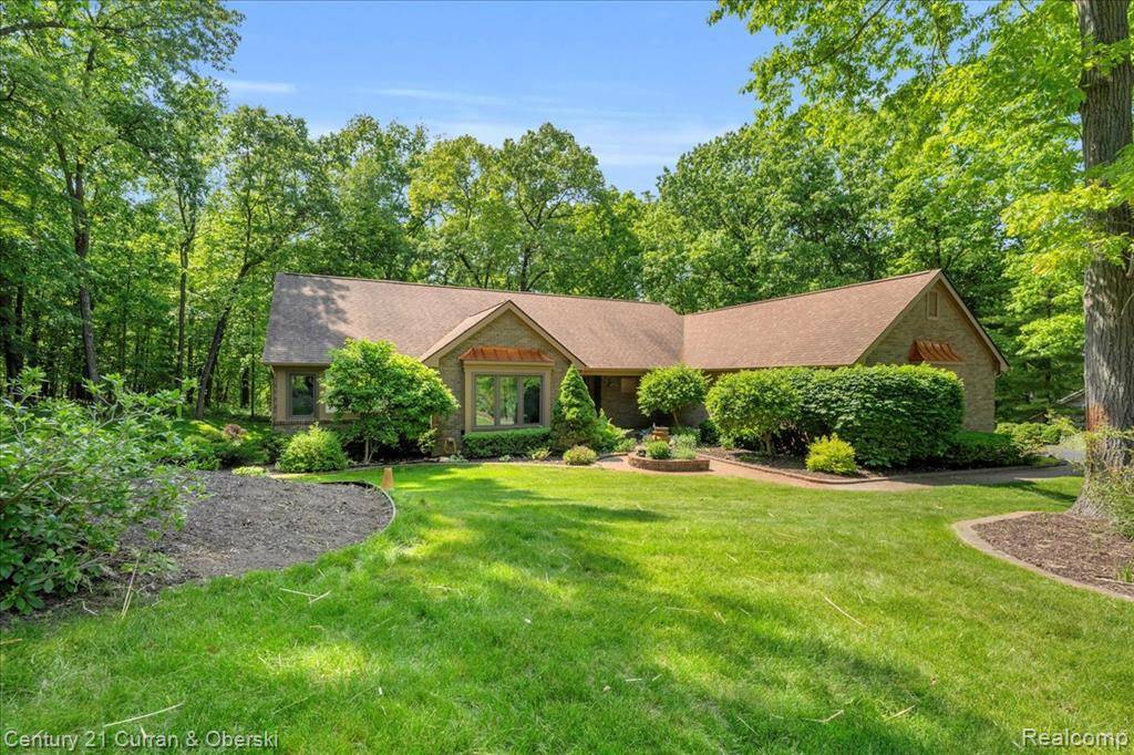 2198 Pine Hollow Trail, Brighton, MI 48114