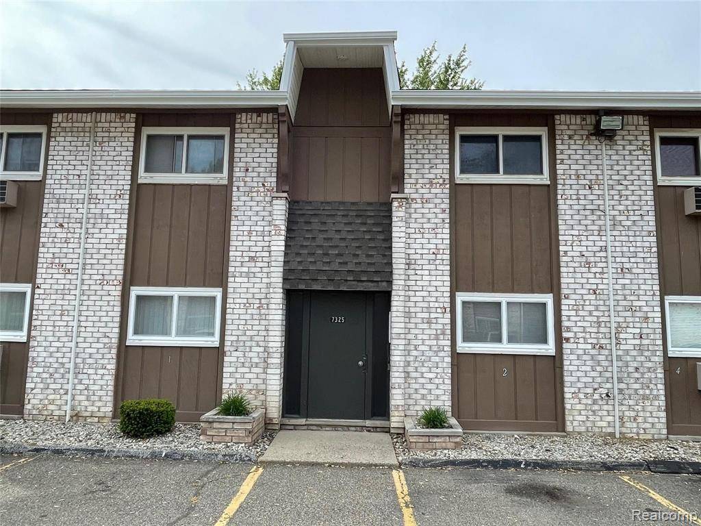 7325 WOODVIEW DR. Unit #4, Westland, MI 48185
