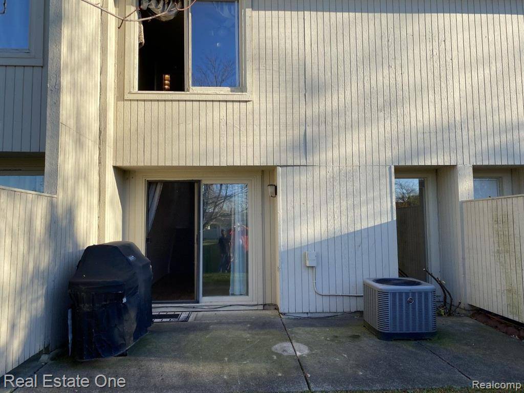 Novi, MI 48375,39514 COUNTRY Lane 7 23