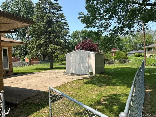 Shelby Twp, MI 48316,5633 Debra Road