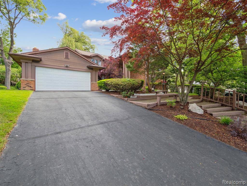4677 Rolling Ridge Road, West Bloomfield Twp, MI 48323
