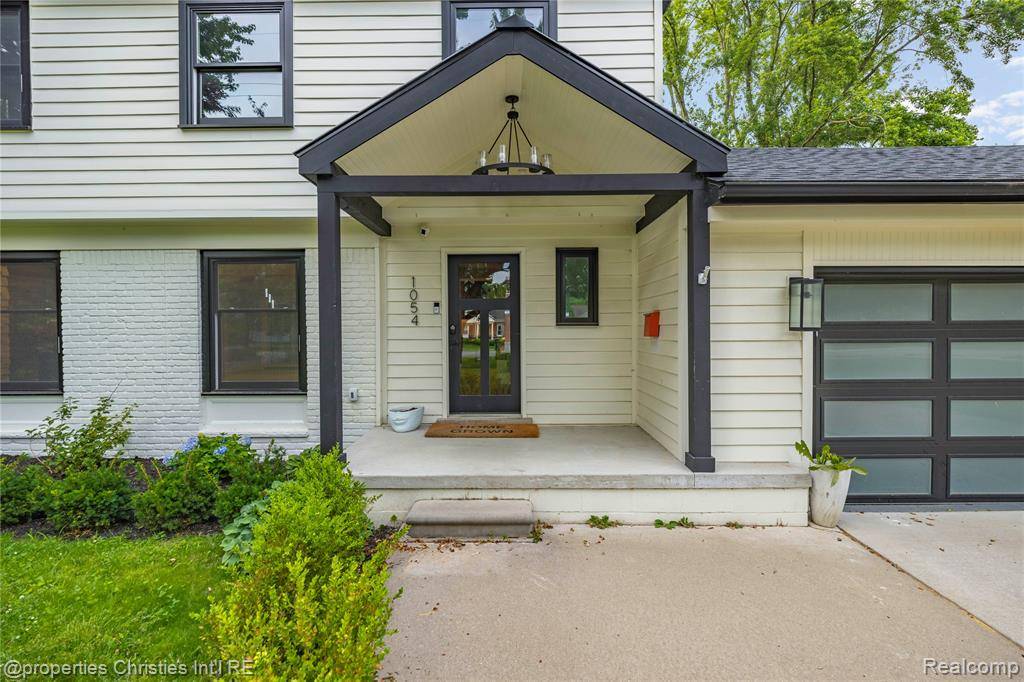 Birmingham, MI 48009,1054 Saxon Drive