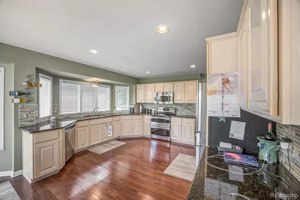 Macomb Twp, MI 48044,19943 Riverwoods Court
