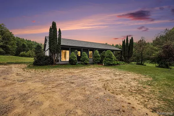 3275 Levalley Road, Columbiaville Vlg, MI 48421