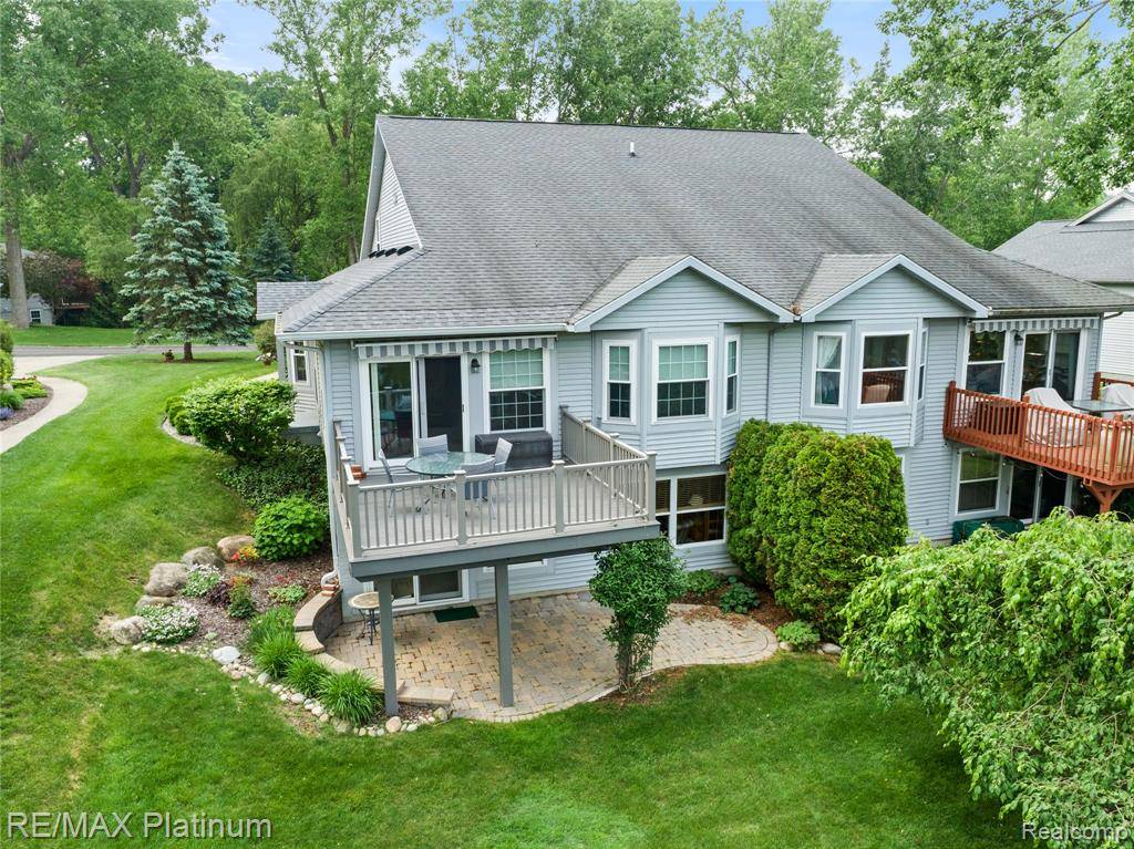 2336 Swans Cove 7, Fenton, MI 48430