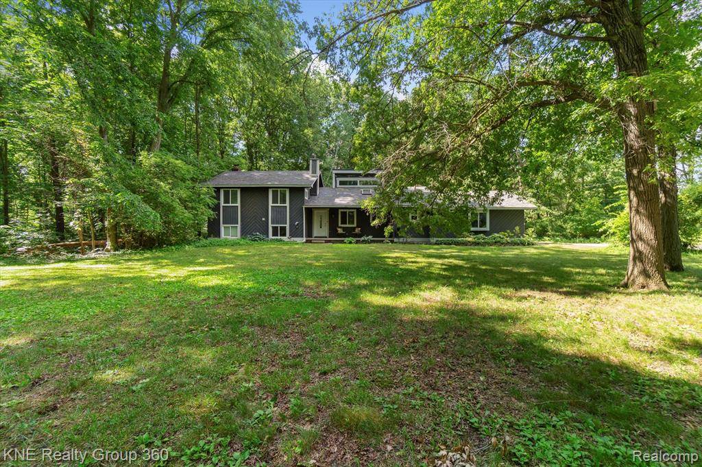 5022 Golf Club Road, Genoa Twp, MI 48843
