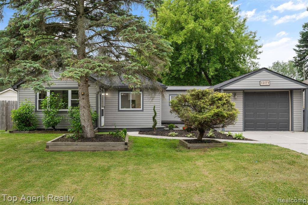 38479 Albert Boulevard, Clinton Twp, MI 48036