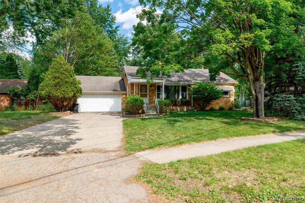 21462 Berg Road, Southfield, MI 48033