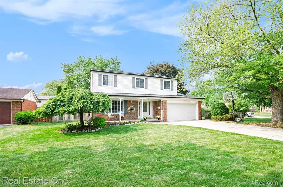 2100 Cumberland Drive, Troy, MI 48085