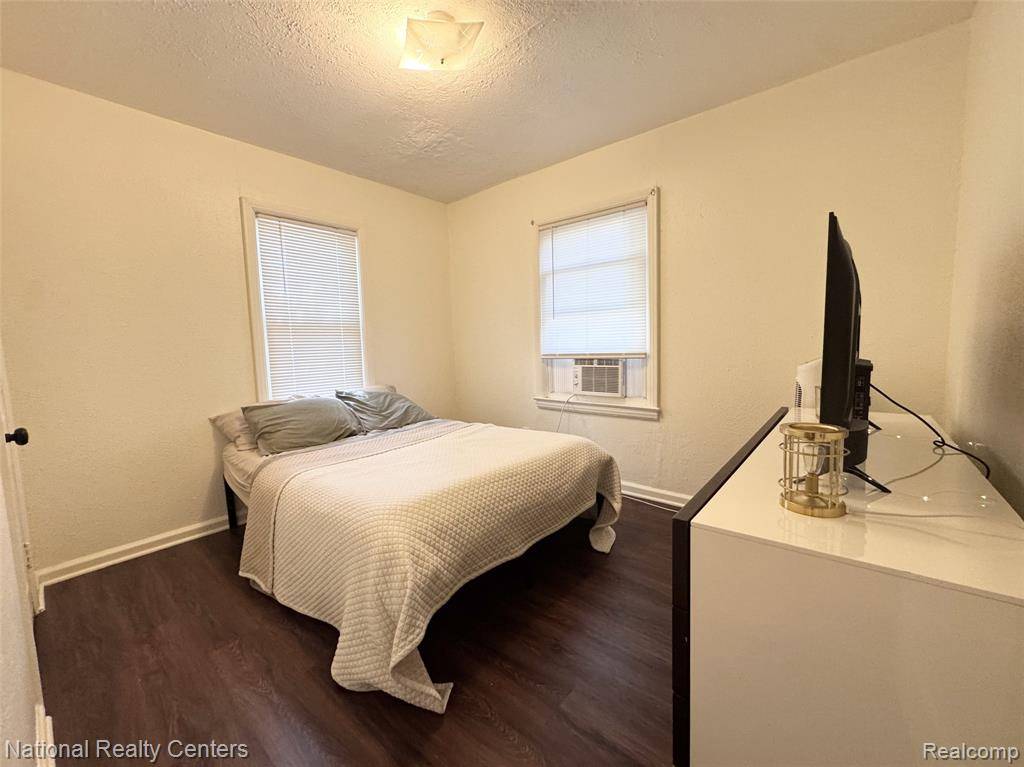 Dearborn Heights, MI 48125,5689 Cornell Street