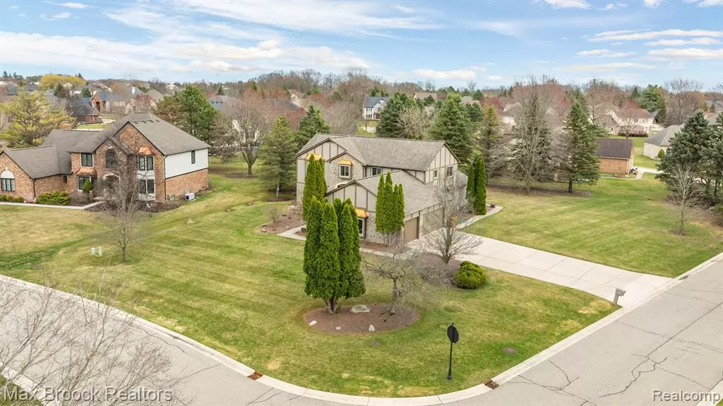 4070 GREENBRIAR Court, Oakland Twp, MI 48306