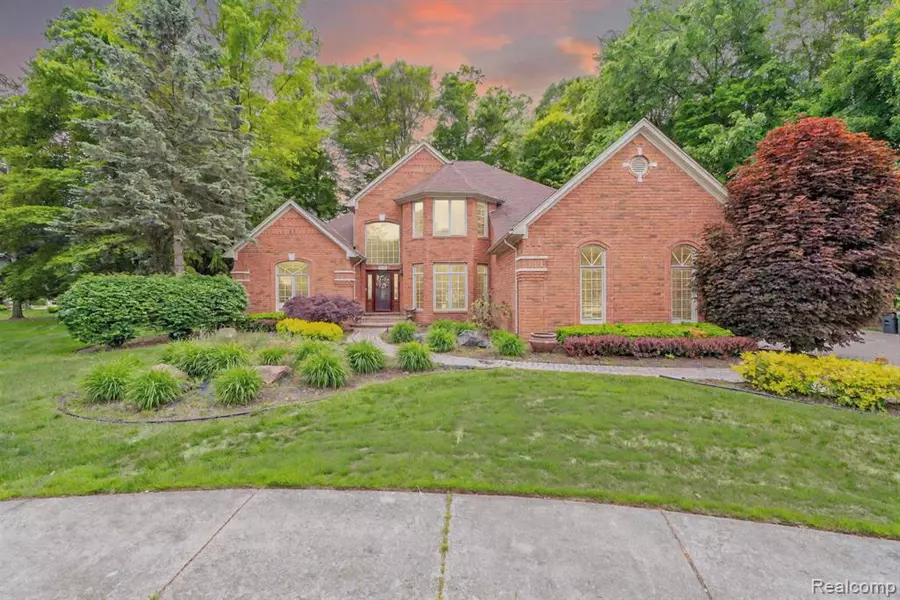 50565 Otter Creek Drive, Utica, MI 48317