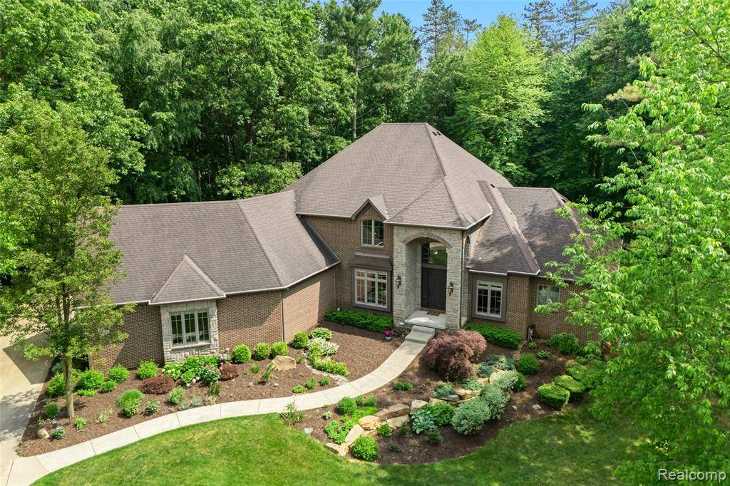 9030 Hidden Court W, Green Oak Twp, MI 48178