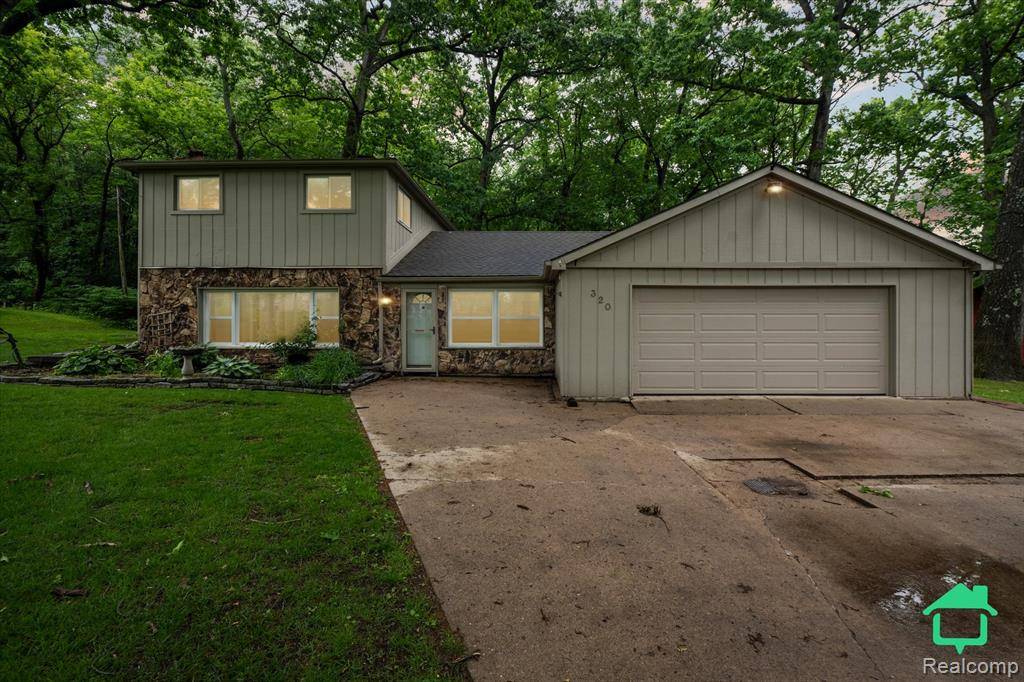 320 Elkinford Drive, White Lake Twp, MI 48383