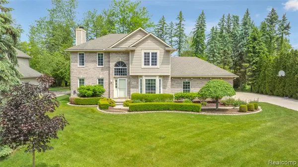 2105 Rob Ridge, Commerce Twp, MI 48390