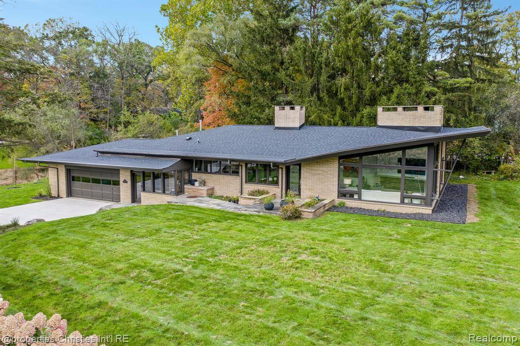 1093 Greentree Road, Bloomfield Hills, MI 48304