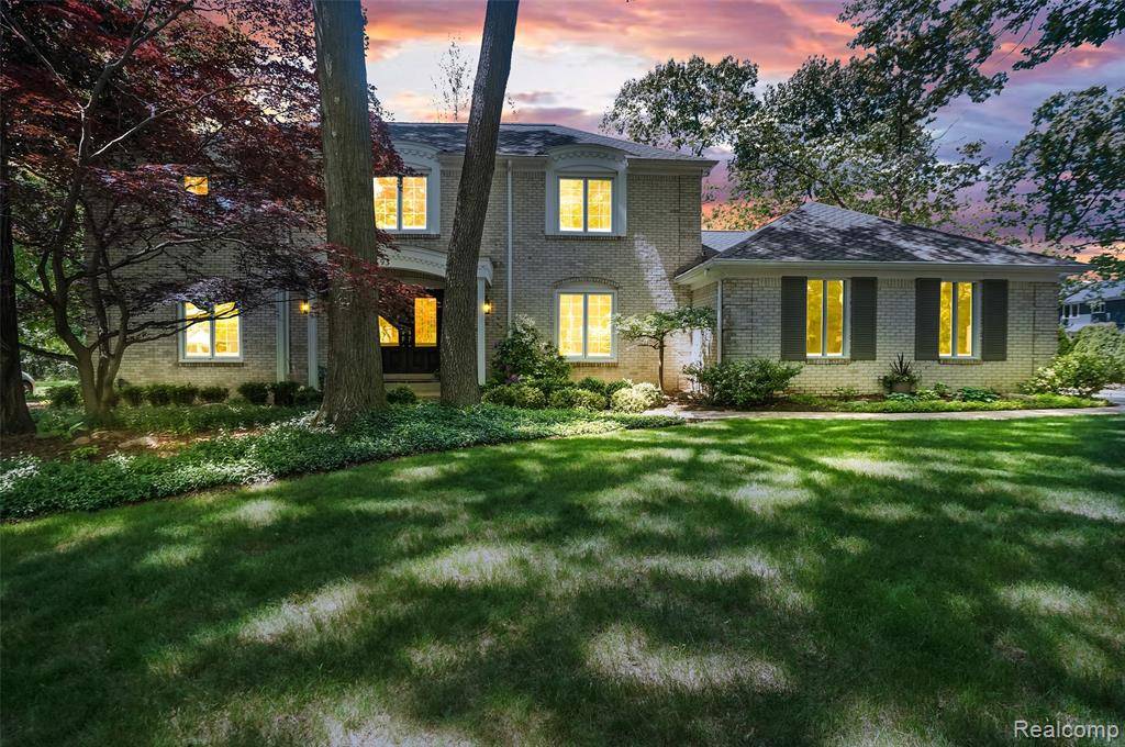 5693 Hunters Gate Drive, Troy, MI 48098