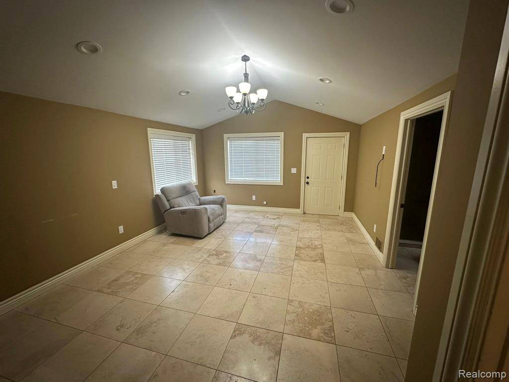 Dearborn Heights, MI 48127,5960 Whitefield Street