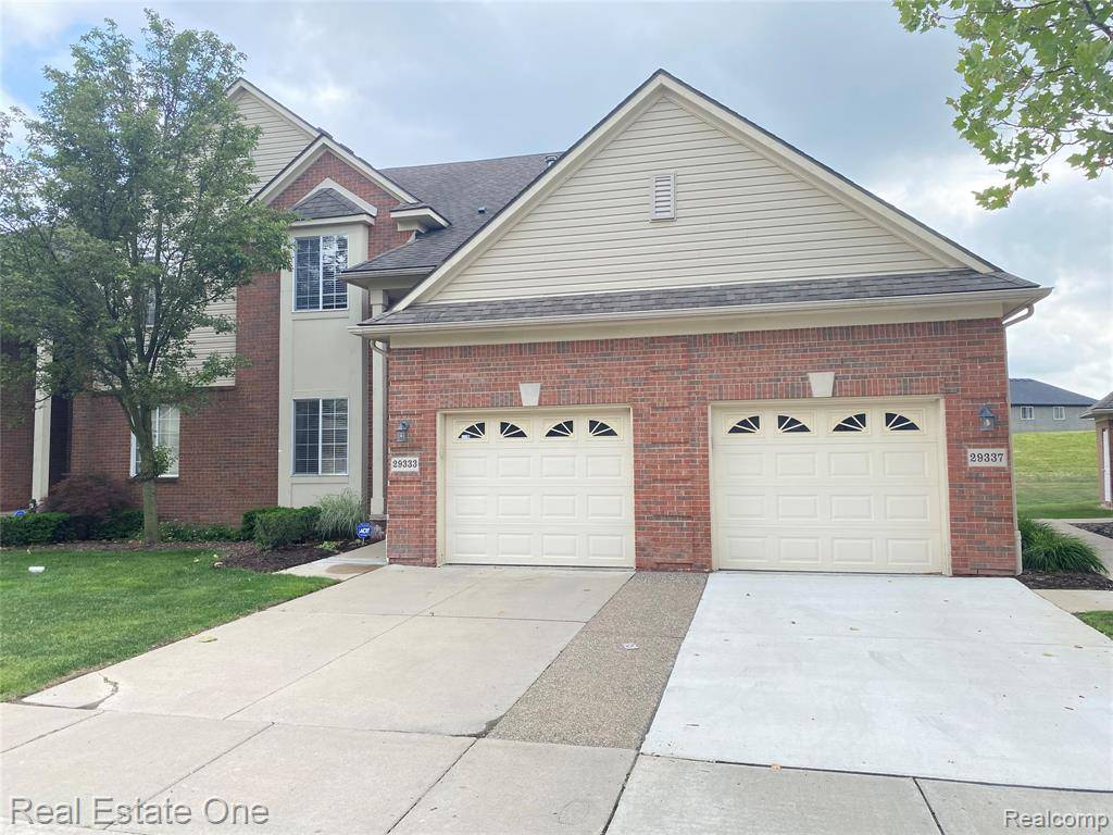 29337 Woodpark Circle 60, Warren, MI 48092