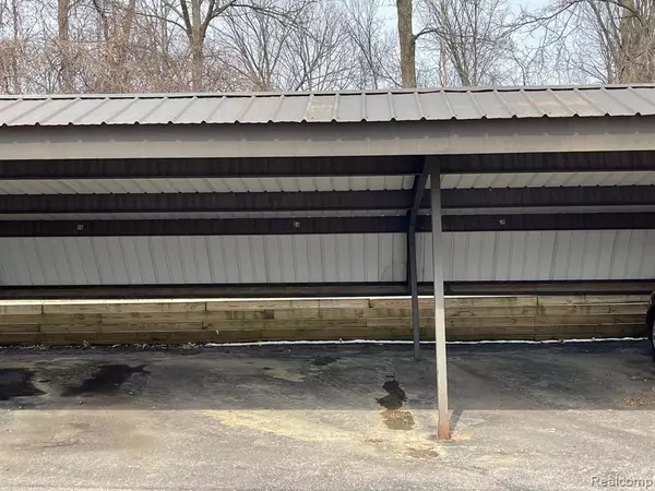 Farmington Hills, MI 48334,30042 W 12 MILE RD 60