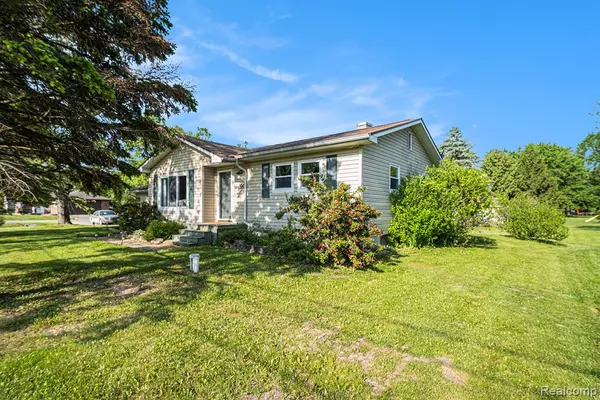 1284 S Seymour Road,  Flint,  MI 48532