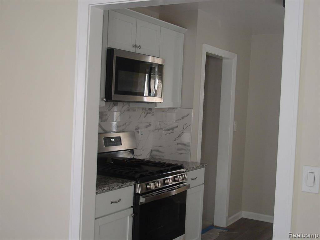 Redford Twp, MI 48240,17302 KINLOCH