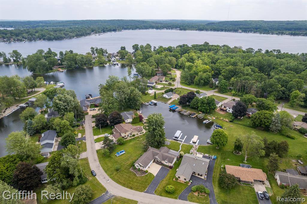 1158 Camelot Drive, Putnam Twp, MI 48169