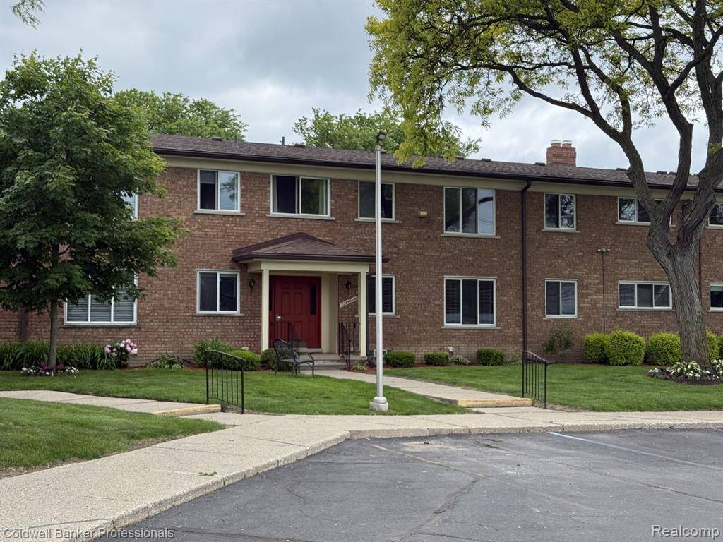 St. Clair Shores, MI 48080,22860 9 Mile Road 16