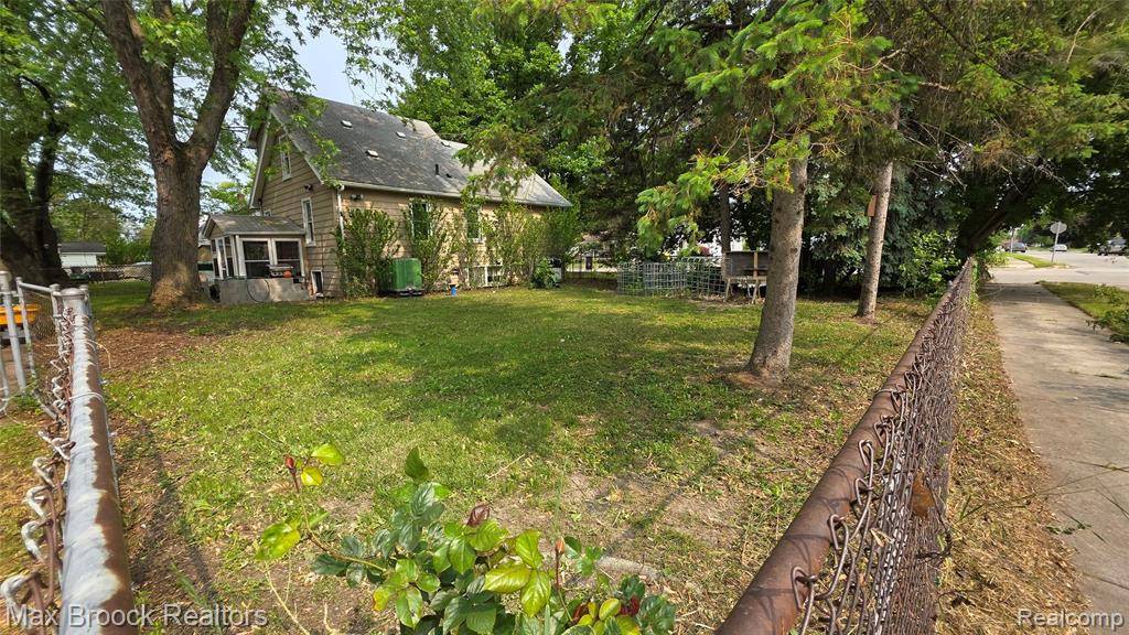 Roseville, MI 48066,18230 E 12 Mile Road
